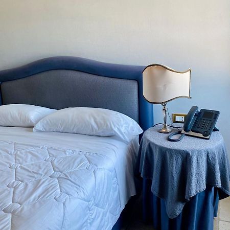 Hotel Saraceno Al Faro Taranto Exterior photo