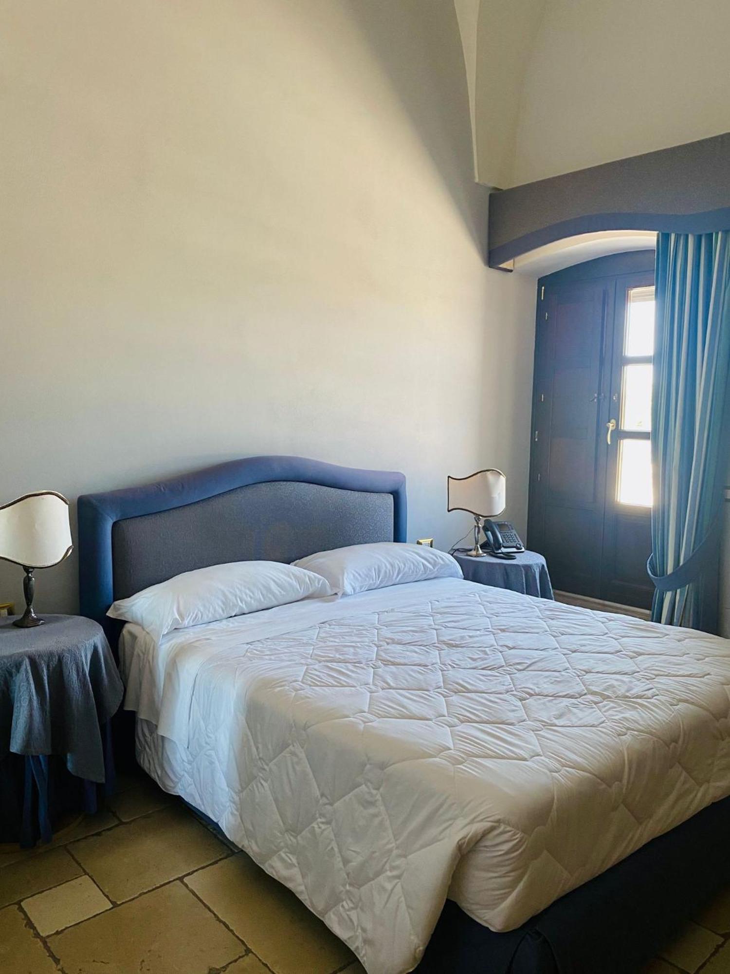Hotel Saraceno Al Faro Taranto Exterior photo