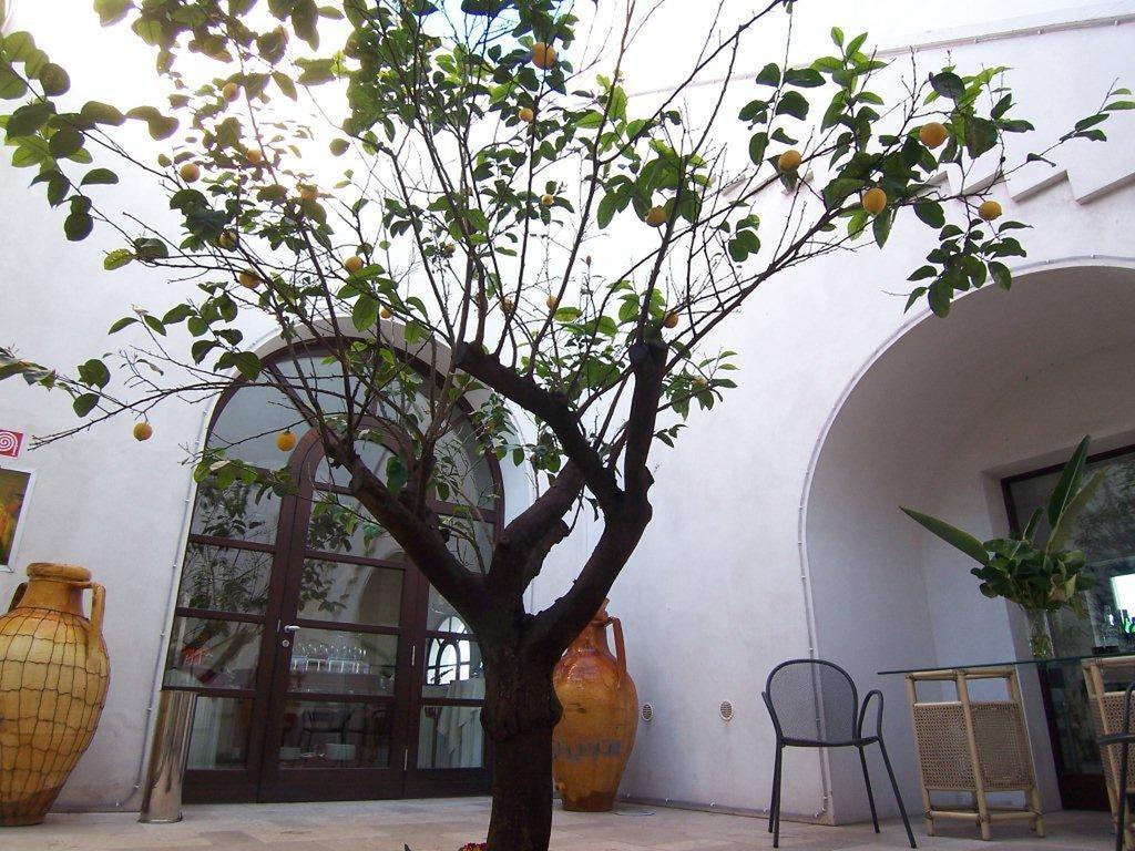 Hotel Saraceno Al Faro Taranto Exterior photo