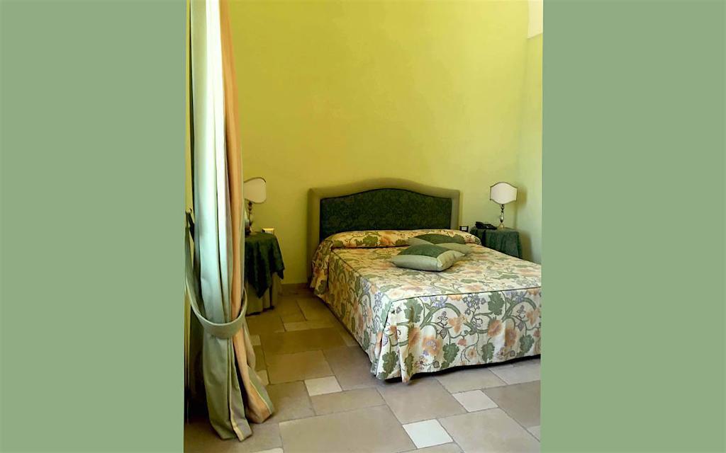 Hotel Saraceno Al Faro Taranto Exterior photo